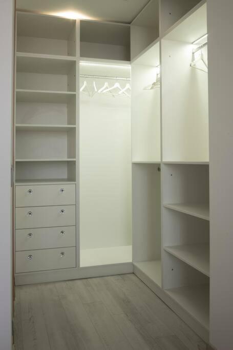 Luxury 2 Bedroom *