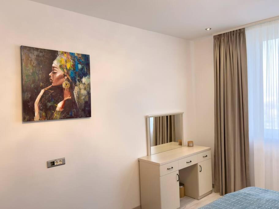 Luxury 2 Bedroom *